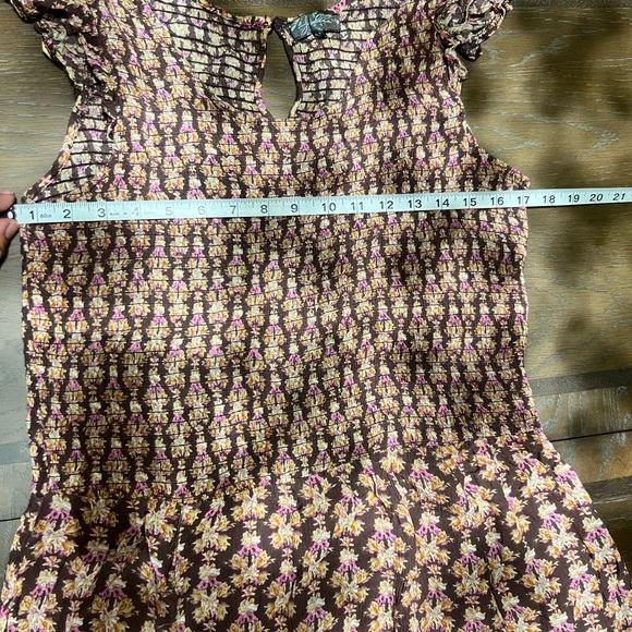 Chic Floral Midi Dress in Purple - Picture 4 of 5